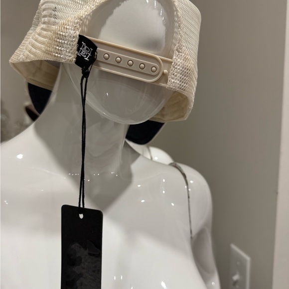 Ed Hardy Embroidered Battle
Skull - Khaki SnapBack Cap - Picture 14 of 16